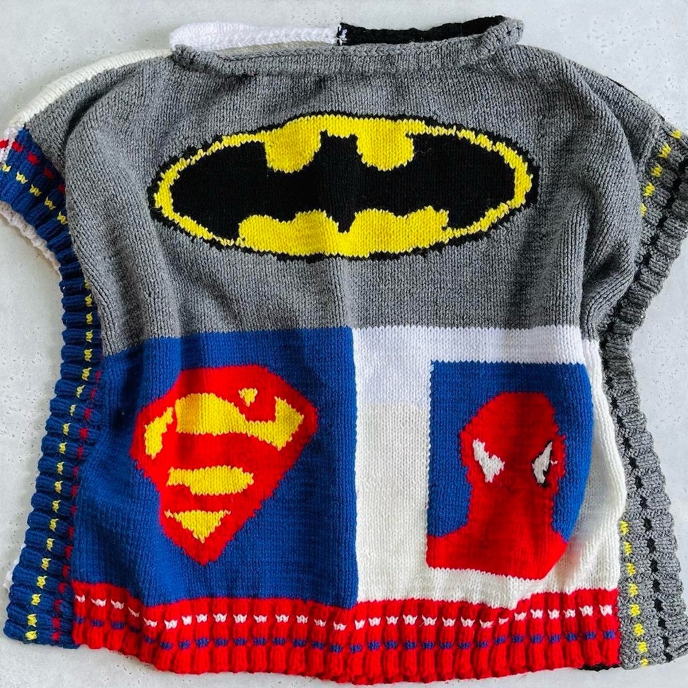Vintage Hand Knit 2 Sided DC Marvel Superman Spiderman Batman Card Suits Poncho - Picture 5 of 8